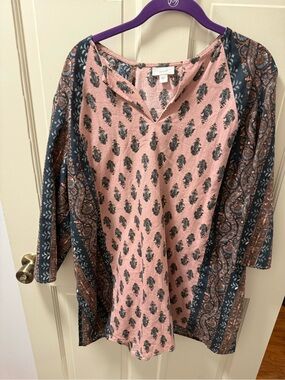 Market & Spruce Pink and Navy Paisley V-Neck Tunic